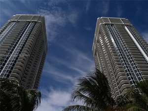 4779  Collins Ave   1506