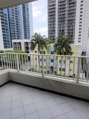 2600  Collins Ave   505