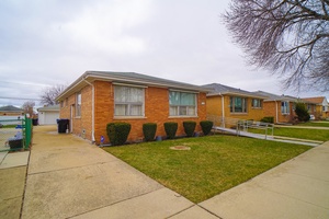 4841 N Mont Clare Chicago, Illinois 60656