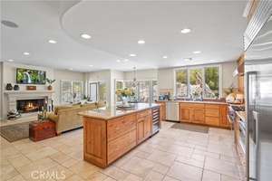 27125 Crystal Springs Canyon Country, CA 91387